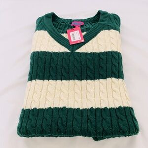 Woman’s V-Neck Bulky Cable Sweater in Hunter Green and Cream.  NWT, Size Small